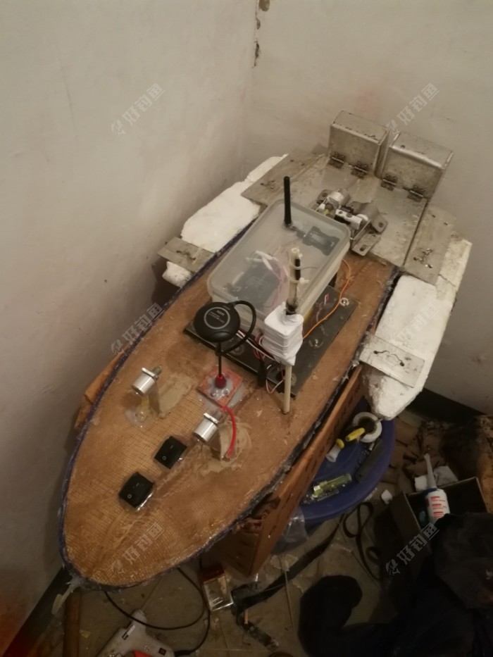 diy之自制一个能定位的超级打窝船_钓具知识_爱钓鱼