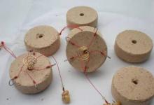 这饵八块一包，现在用来招待草鱼，