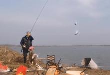 冬天还在用台钓？：太落伍了，试试这特色钓法