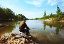 常人都会呆在室内，唯有钓鱼人不畏艰辛，依然会钓鱼