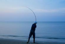 如何借助抛竿钓大鱼？从选装备开始学抛竿远投钓