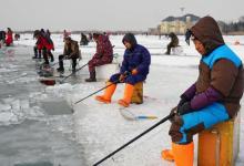 冬季冰钓必备的工具，和钓具解析