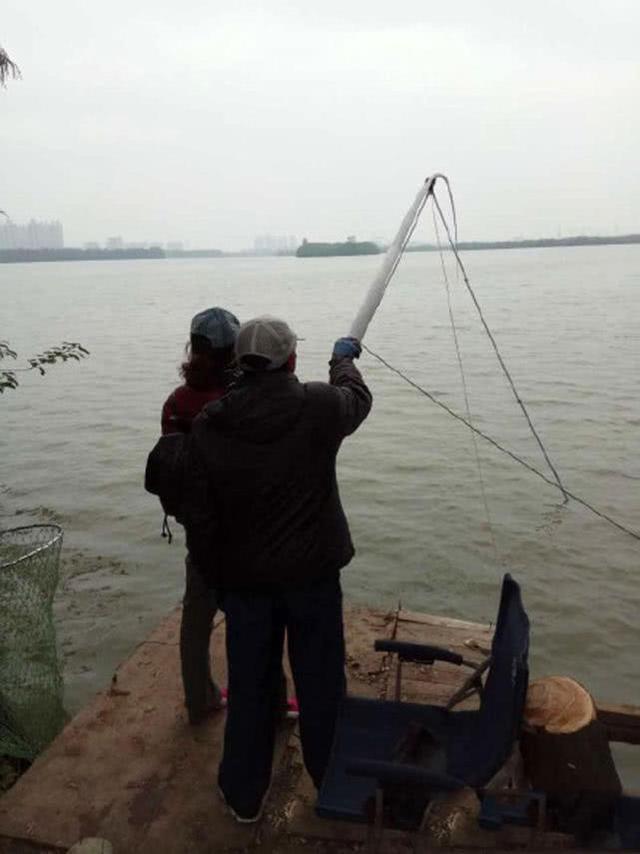 祖上留下来的传统钓法，大炮竿钓法详解_钓鱼技巧_爱钓鱼
