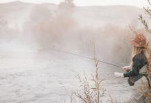 冬天钓鱼，用这种方法不仅锻炼身体， 鱼获也好