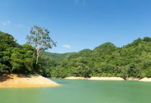 夏季雨天最好钓鱼，可不能太相信
