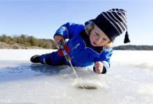 冬季冰钓怎么打孔，孔位的选择技巧