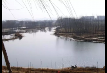 秋季钓鱼打窝用饵是关键