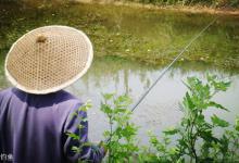春季水草处钓鱼找底的技巧