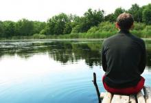 钓鲫鱼只能用短竿？野钓需灵活，打破常规方能收获惊喜