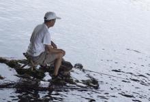 冬季要想鲫鱼钓得多，多打窝，冬季野钓打窝技巧