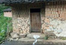 这位钓友可真绝，为钓黄颡鱼，上茅房捞饵料，大晚上的也“爆护”