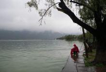 浅谈夏季雨中作钓，鱼儿成群且口好，细节留意把护爆