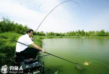 巧识鱼性钓大鱼的选位用饵技巧