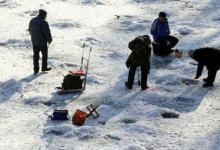 冬季冰钓选钓位和打冰眼的技巧