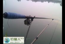 垂钓七年终破记录中通竿钓获10斤大草鱼分享