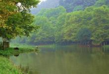 秋季野钓难免闹小鱼，用这一招，小鱼群钓大鱼