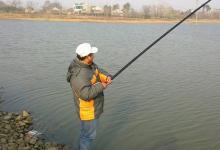 冬季长竿短线传统钓挂红虫钓大鲫分享