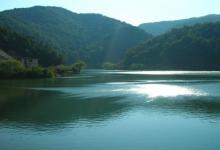 水库湖泊垂钓鱼不吃钩可适当调整竿长的技巧