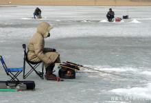 今年你开始冰钓了么？冰面尚薄，不要抱有侥幸心理跟风去赌命