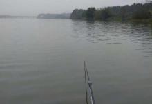 冬钓鲫鱼，按天气确定深浅钓位的方法，选好了能多钓鱼