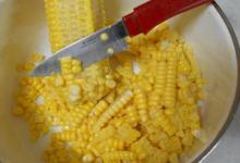 嫩玉米切碎用，大鱼小鱼都爱吃，不易空军