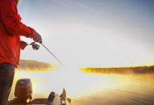 晚上怎么钓鱼鱼容易上钩，钓多深鱼容易上钩