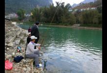 野钓遇到有走水，先别急着换钓位，用对方法才有可能会爆护