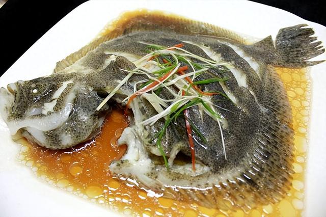 多宝鱼在秋天,价格其实并不贵,肉质细腻,肉多刺少,并且多宝鱼属于海鱼