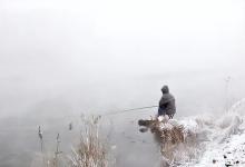 冬季钓鱼，饵料窝料使用需遵循“4个规律”，不然白坐一整天