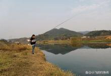 野钓鲫鱼长时间没口，是坚守钓位还是换地方找鱼？