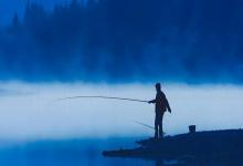 中年男人最终的归宿：成为钓鱼佬！是逃避现实还是寻找自我？