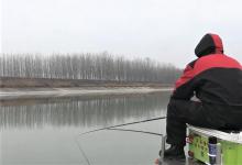 深冬野钓轻口鱼遇风浪走水怎样办?这样调钓与用漂,上鱼不断