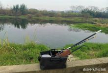 鱼在脚边乱跳却不咬钩？有个特别简单的方法，屡试不爽