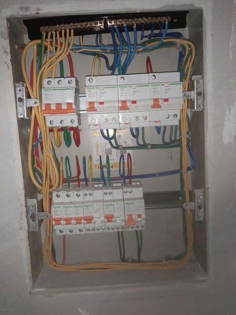 开关跳闸送不上？老电工教你7招，5分钟自查排除，不用花钱请人！