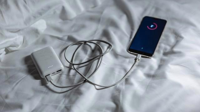 手机充电先插电还是先插手机?90%人都做错