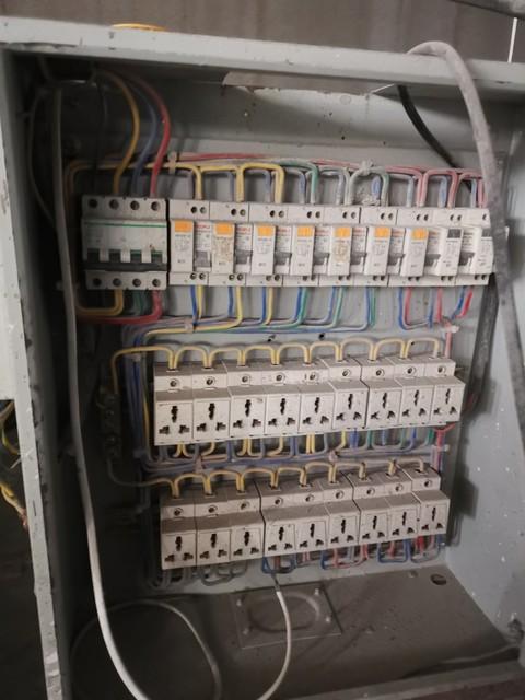 开关跳闸送不上？老电工教你7招，5分钟自查排除，不用花钱请人！