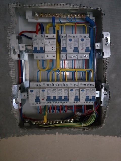 开关跳闸送不上？老电工教你7招，5分钟自查排除，不用花钱请人！