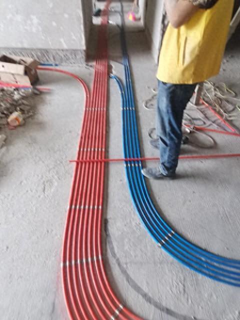 装修电工穿线安全规范：绝缘层无损防护实操指南