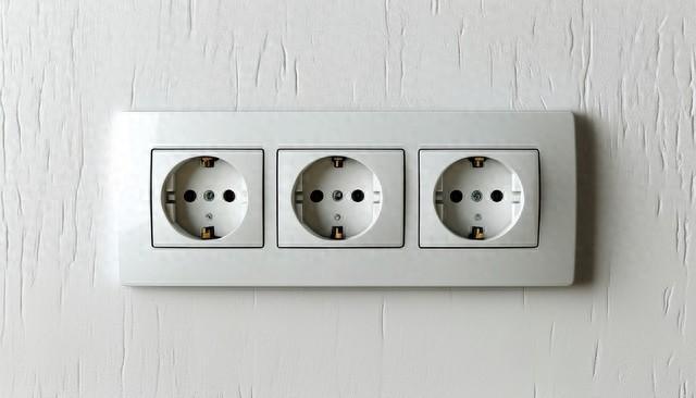 零线碰火线为啥不电人？