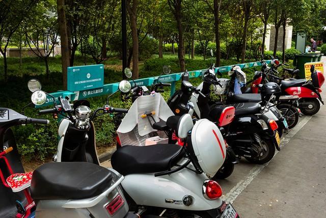 家用两轮电动车选购 保养全攻略：电瓶选对，多跑3年不换电