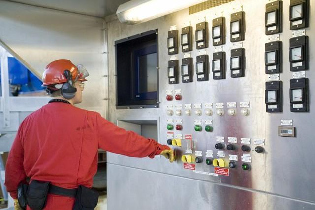 家装电工、工业电工、物业电工哪个更赚钱?工作内容全解析