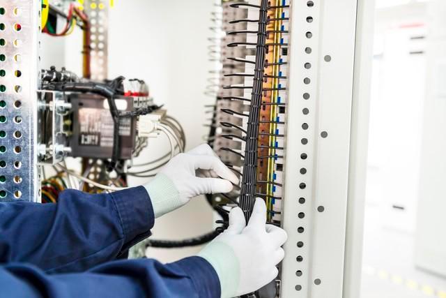 家装电工、工业电工、物业电工哪个更赚钱?工作内容全解析