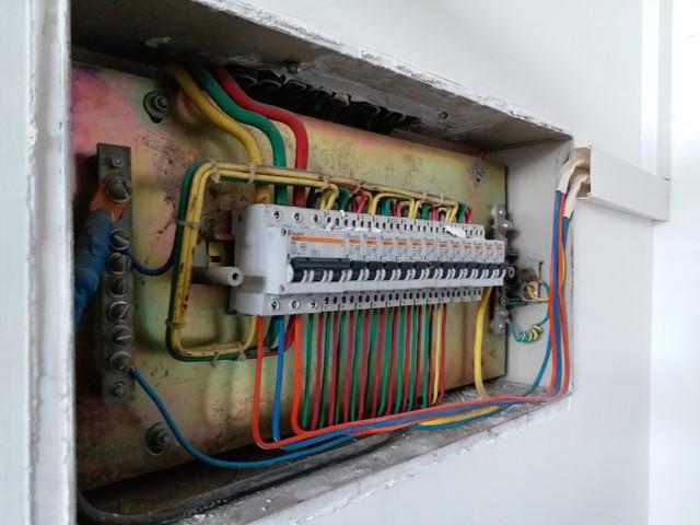 开关跳闸送不上？老电工教你7招，5分钟自查排除，不用花钱请人！