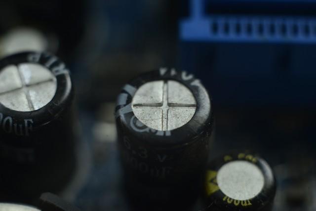 电子电路三大核心元件：电阻、电容、电感全解析