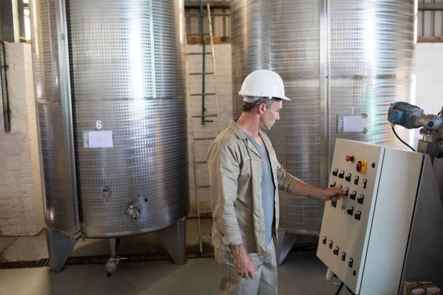 家装电工、工业电工、物业电工哪个更赚钱?工作内容全解析