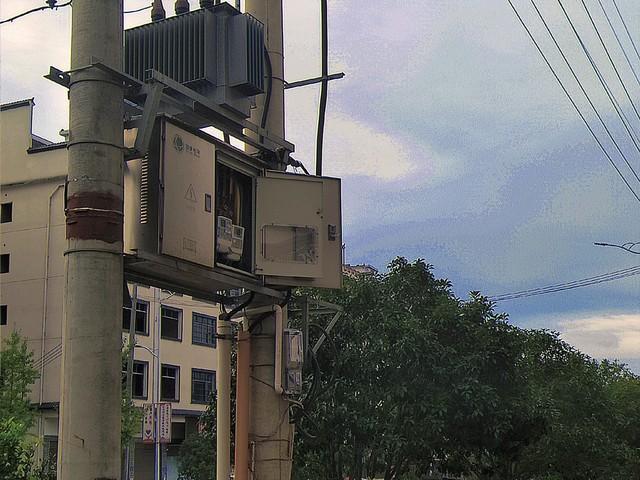 触电防控不踩坑!四大核心措施筑牢安全防线