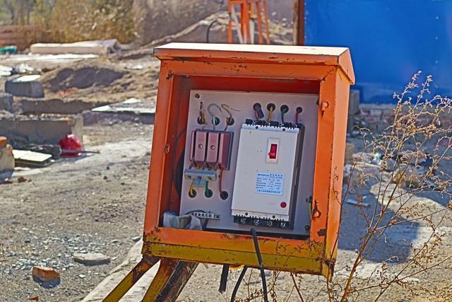 无地线情况下漏电保护器的跳闸机理与工况分析(专业版)