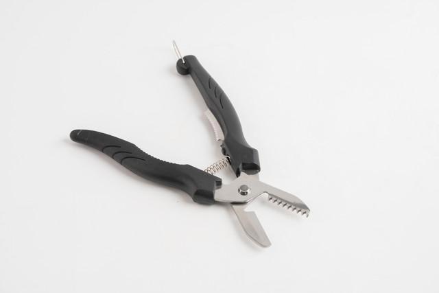 装修电工穿线安全规范：绝缘层无损防护实操指南