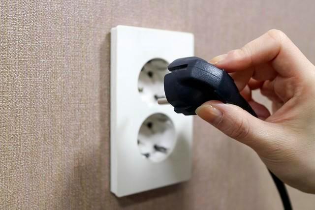 交直流用电全攻略:区分、转换 居家防触电技巧