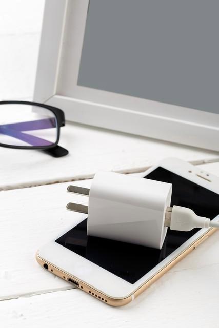 手机充电先插电还是先插手机?90%人都做错